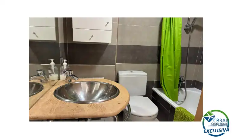 Bany de Pis en venda en Roses amb Calefacció, Terrassa i Forn