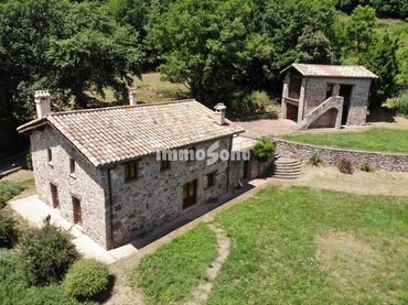 Country house with garden for sale in La Vall d'en Bas