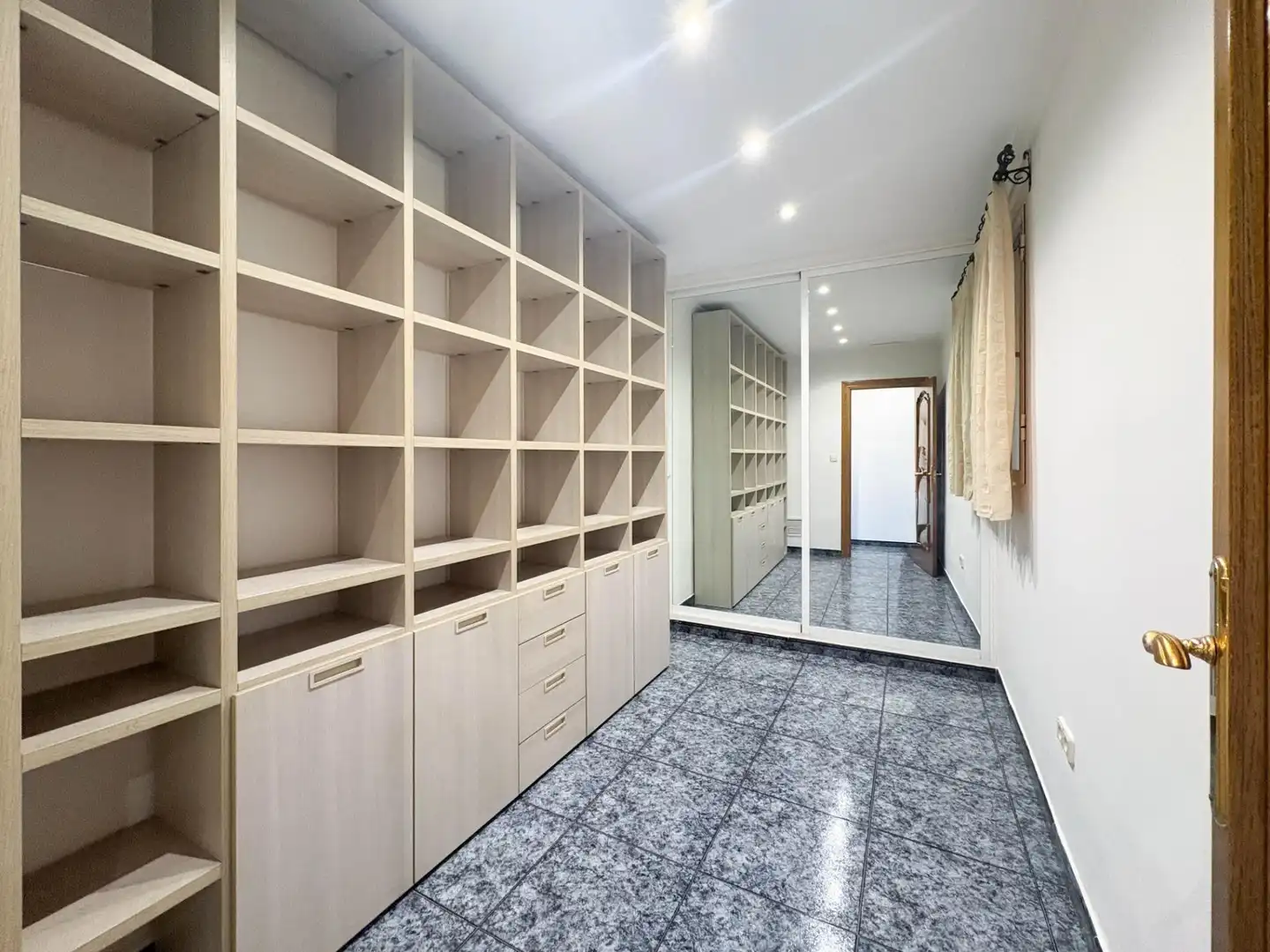 Wohnung zur Miete in Valencia mit Klimaanlage, Heizung und Möbliert