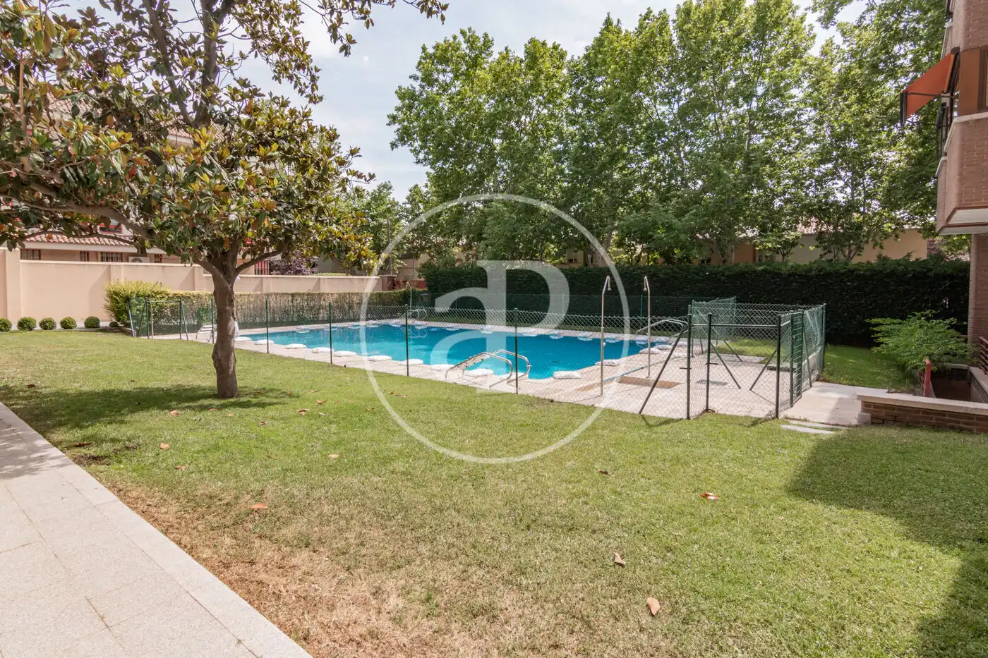 Piscina de Àtic de lloguer en Madrid amb Aire condicionat, Calefacció i Jardí privat