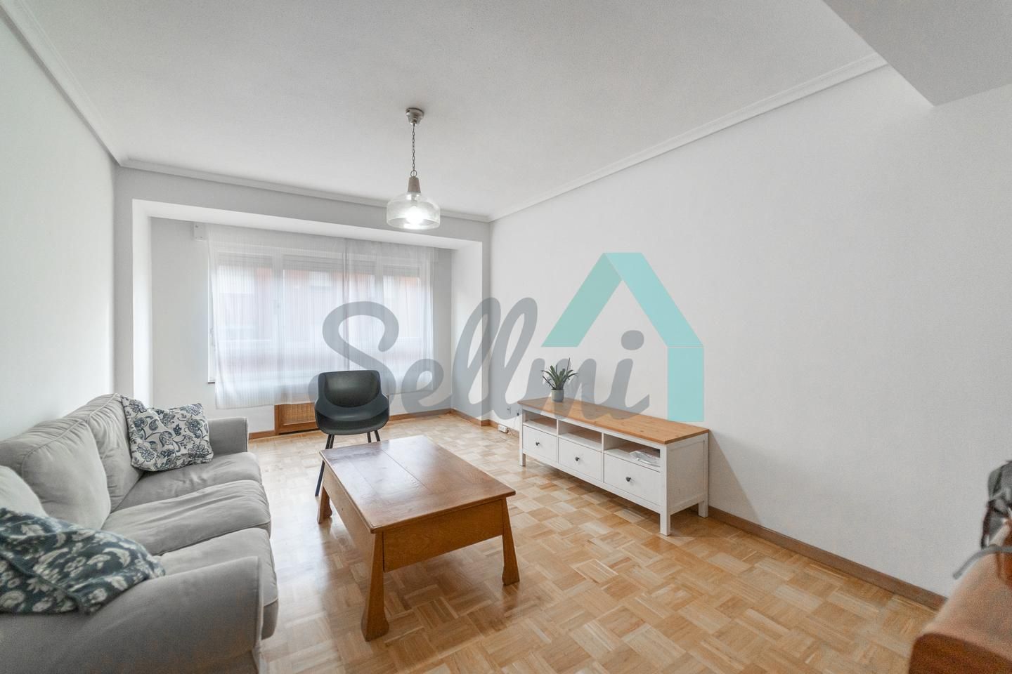 Living room of Flat to share in Oviedo   with Heating, Parquet flooring and Terrace