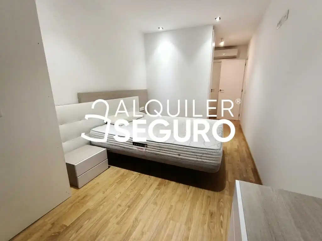 Piso de alquiler en Alfonso El Sabio, Barrio del Centro