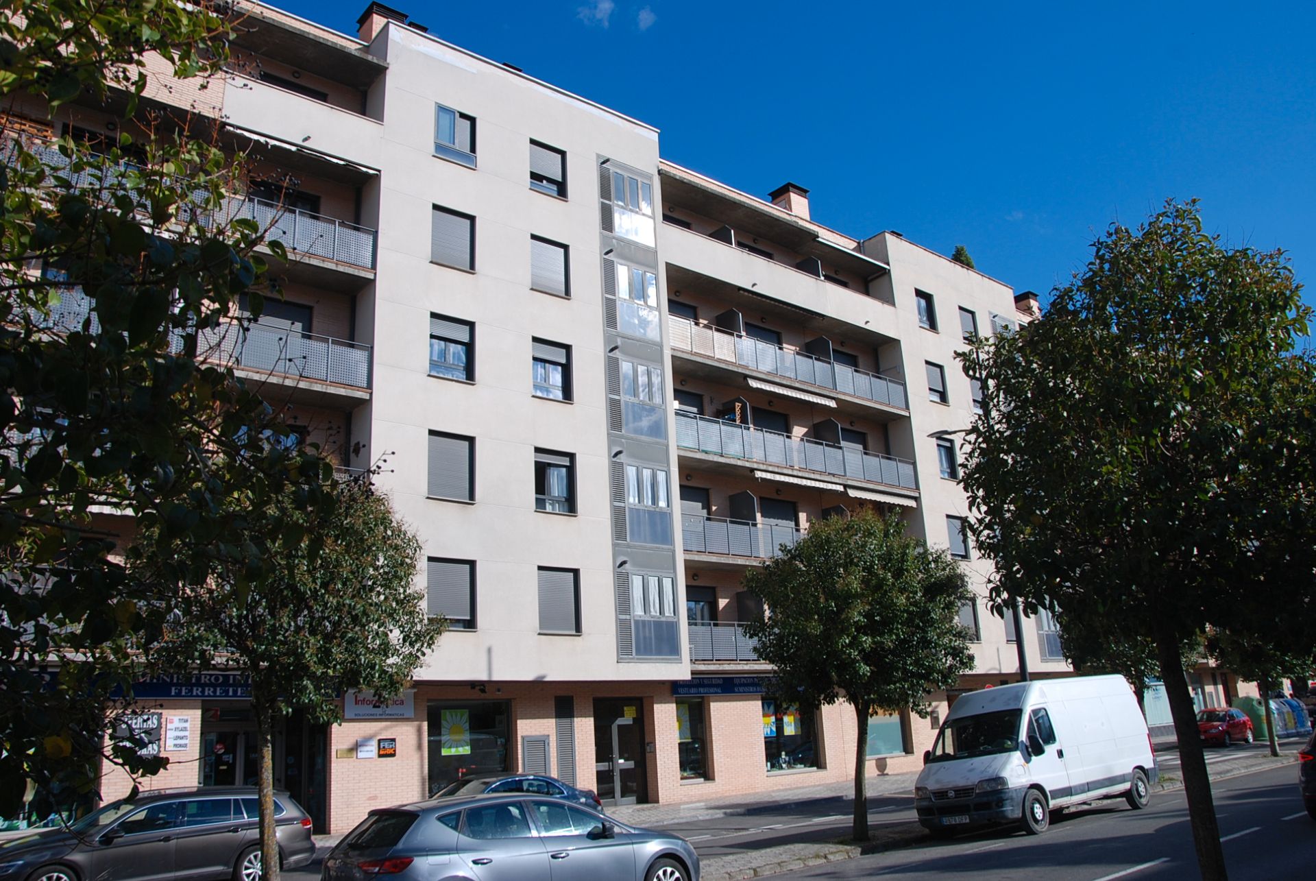 Vista exterior de Apartament en venda en Sabiñánigo amb Calefacció, Parquet i Terrassa