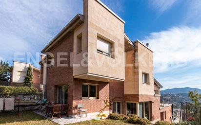 Vista exterior de Casa adosada en venda en Vallromanes amb Aire condicionat, Calefacció i Jardí privat