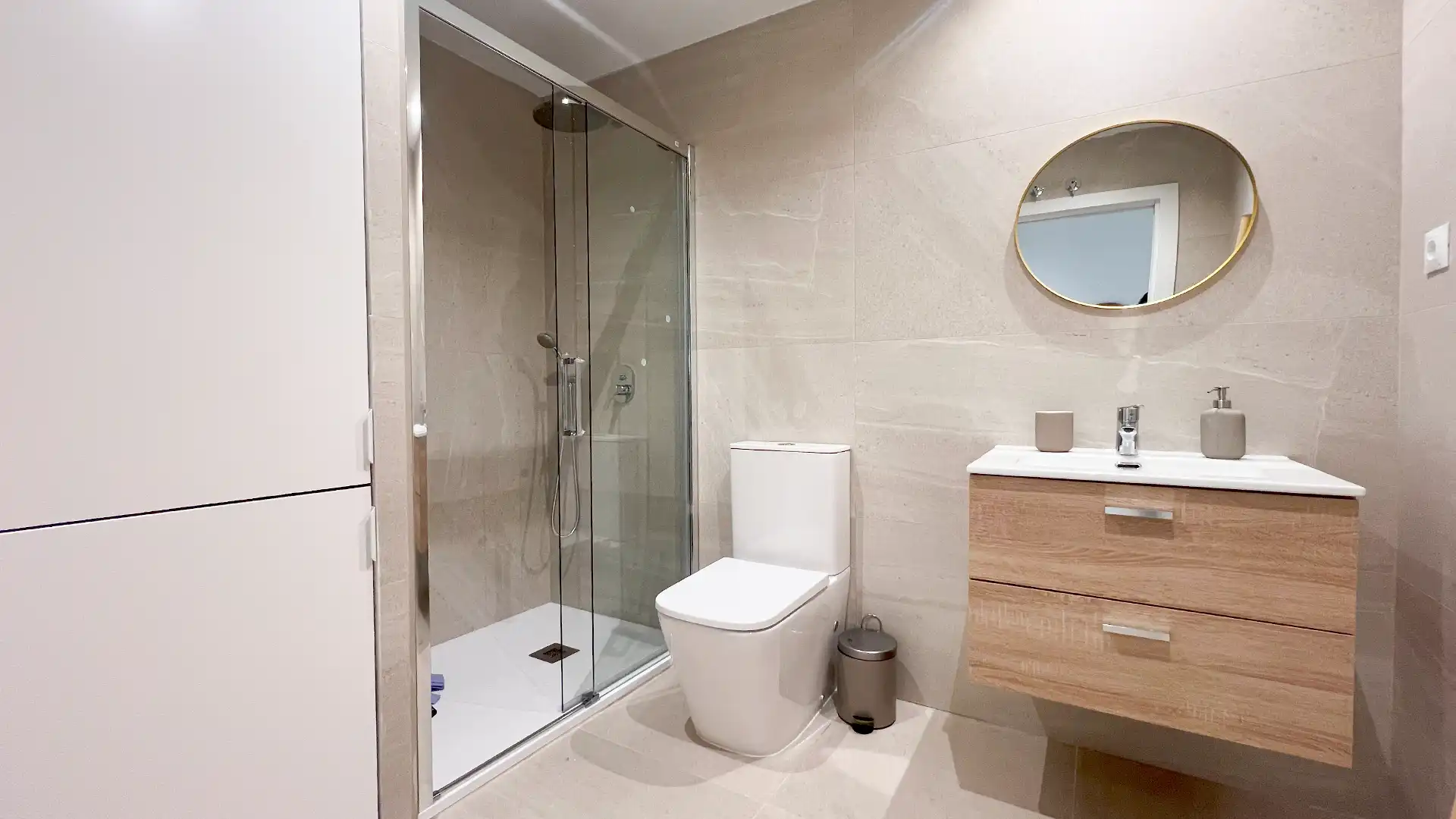 Bathroom of Flat for rent in Madrid  with Heating, Furnished and Oven