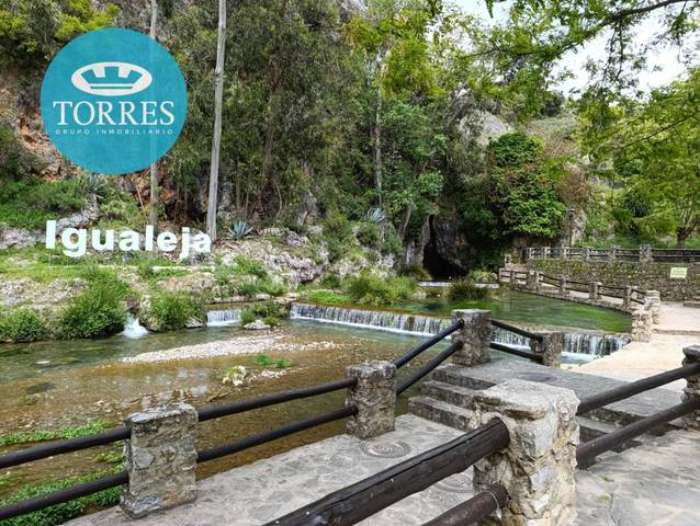 Casa adosada en Venta en Igualeja