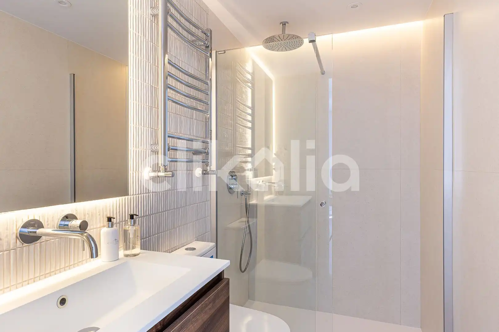 Bathroom of Attic for sale in Madrid  with Air Conditioner, Heating and Terrace