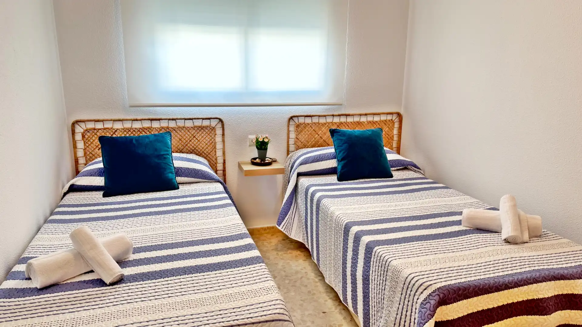 Dormitori de Apartament de lloguer en Gandia amb Aire condicionat, Calefacció i Terrassa