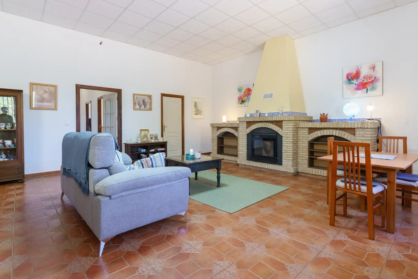 Sala de estar de Finca rústica en venta en La Palma del Condado con Jardín privado, Terraza y Piscina