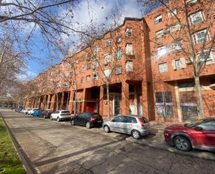 Vista exterior de Estudi en venda en  Madrid Capital amb Calefacció i Alarma