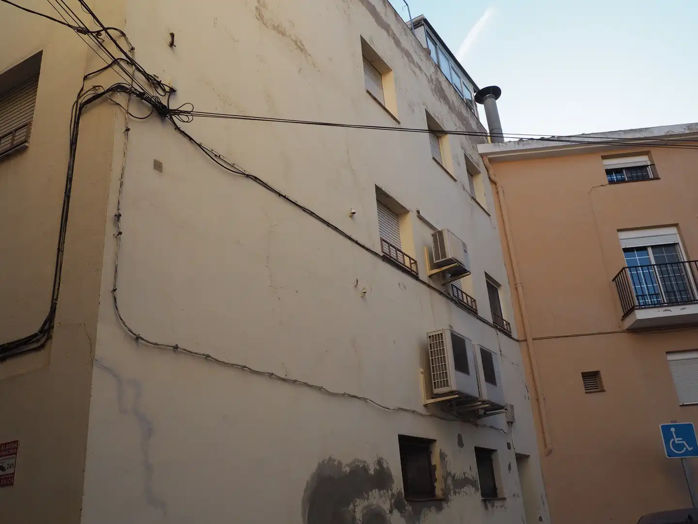 Vista exterior de Pis en venda en Flix amb Moblat, Forn i Rentadora