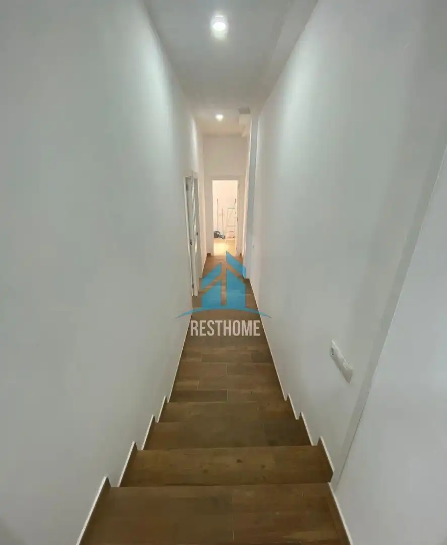 Ground floor for sale in Valencia  with Air Conditioner and Terrace