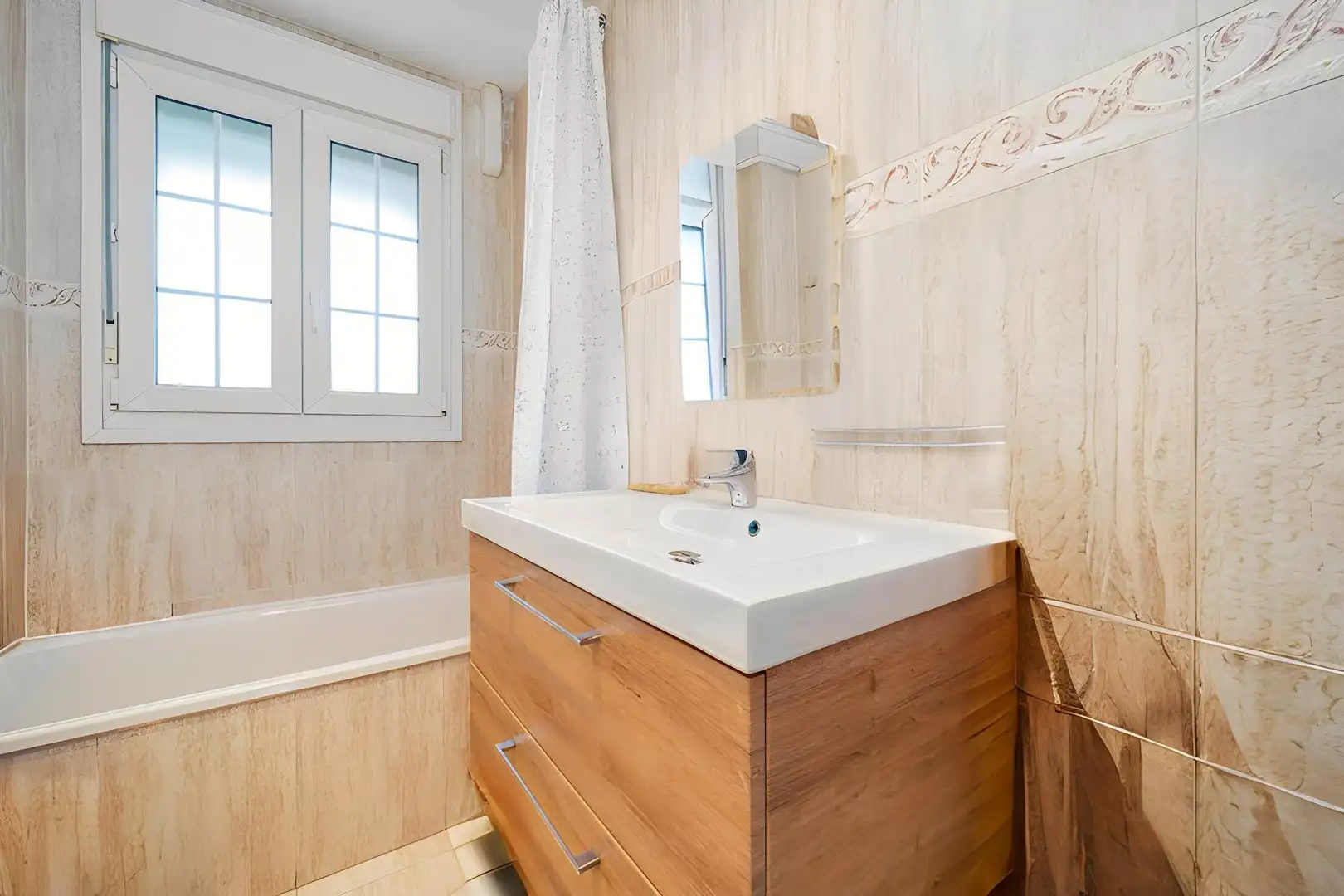Baño de Casa o chalet de alquiler en Pozuelo de Alarcón con Calefacción, Jardín privado y Terraza