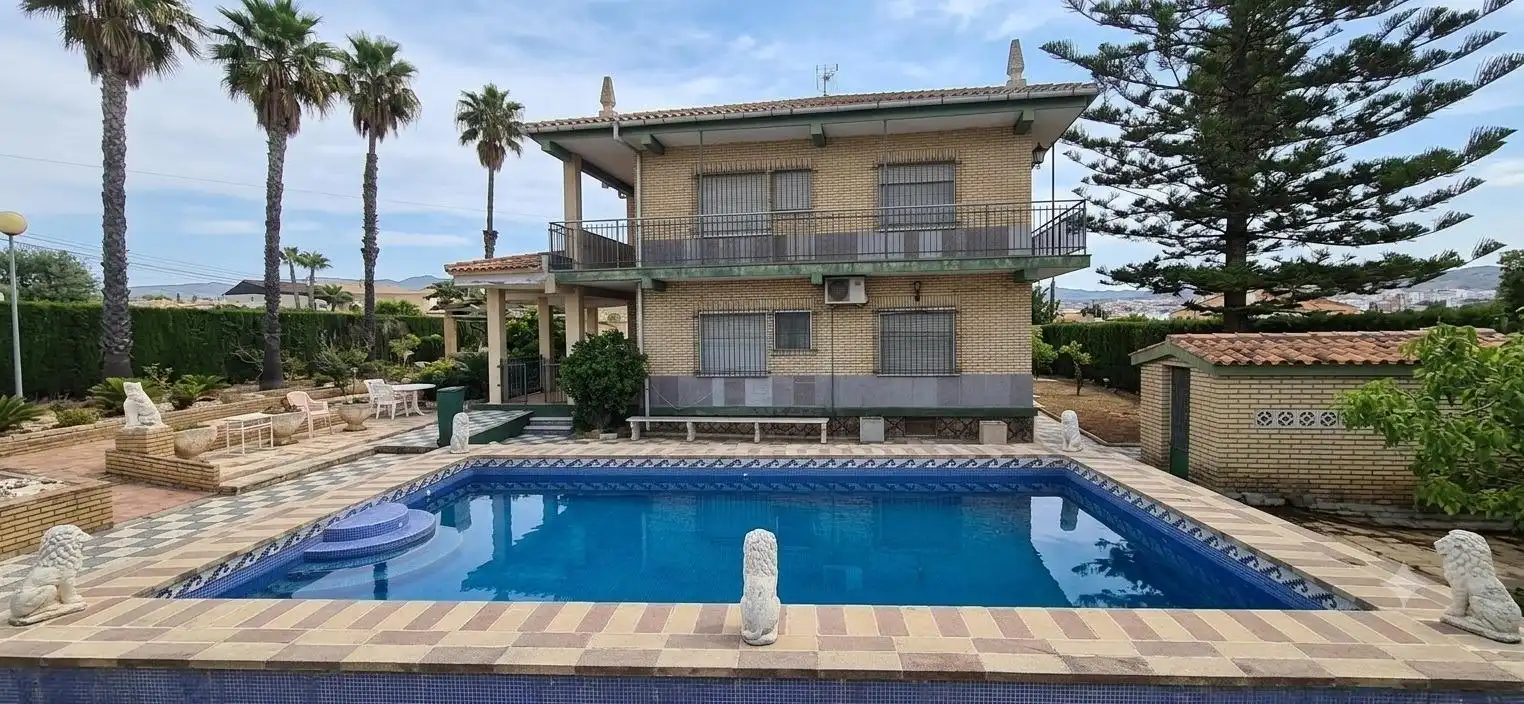 Detached house with terrace for sale in Montserrat, imagen 2
