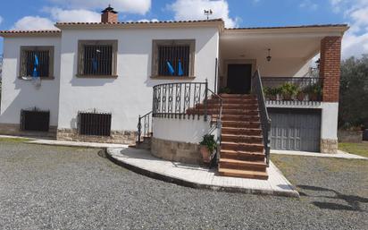 Vista exterior de Casa o xalet en venda en Baeza amb Terrassa i Piscina