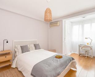 Bedroom of Apartment to share in  Madrid Capital  with Oven, Washing machine and Microwave