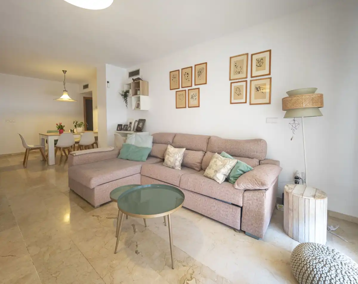 Sala d'estar de Apartament en venda en San Pedro de Alcántara