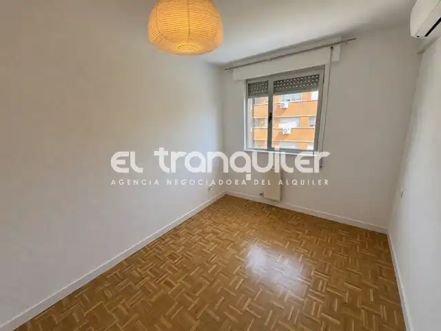 Dormitori de Pis de lloguer en Getafe amb Parquet, Piscina i Moblat
