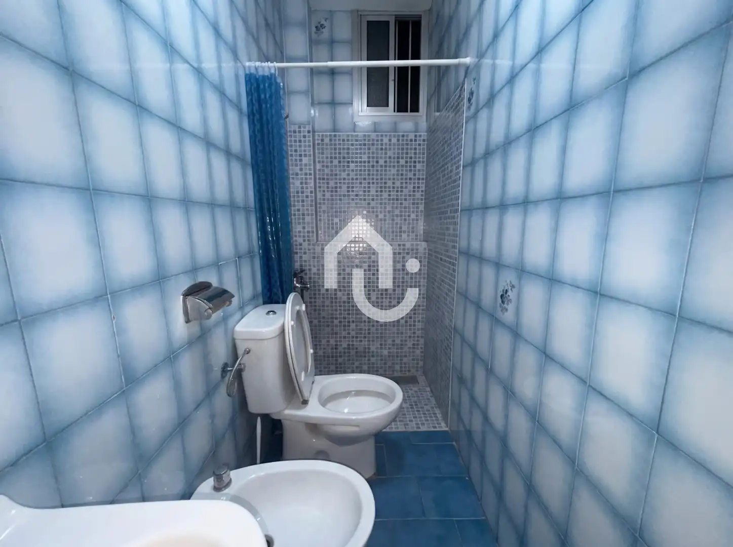 Badezimmer von Erdgeschoss zum Verkauf in Barcelona mit Abstellraum