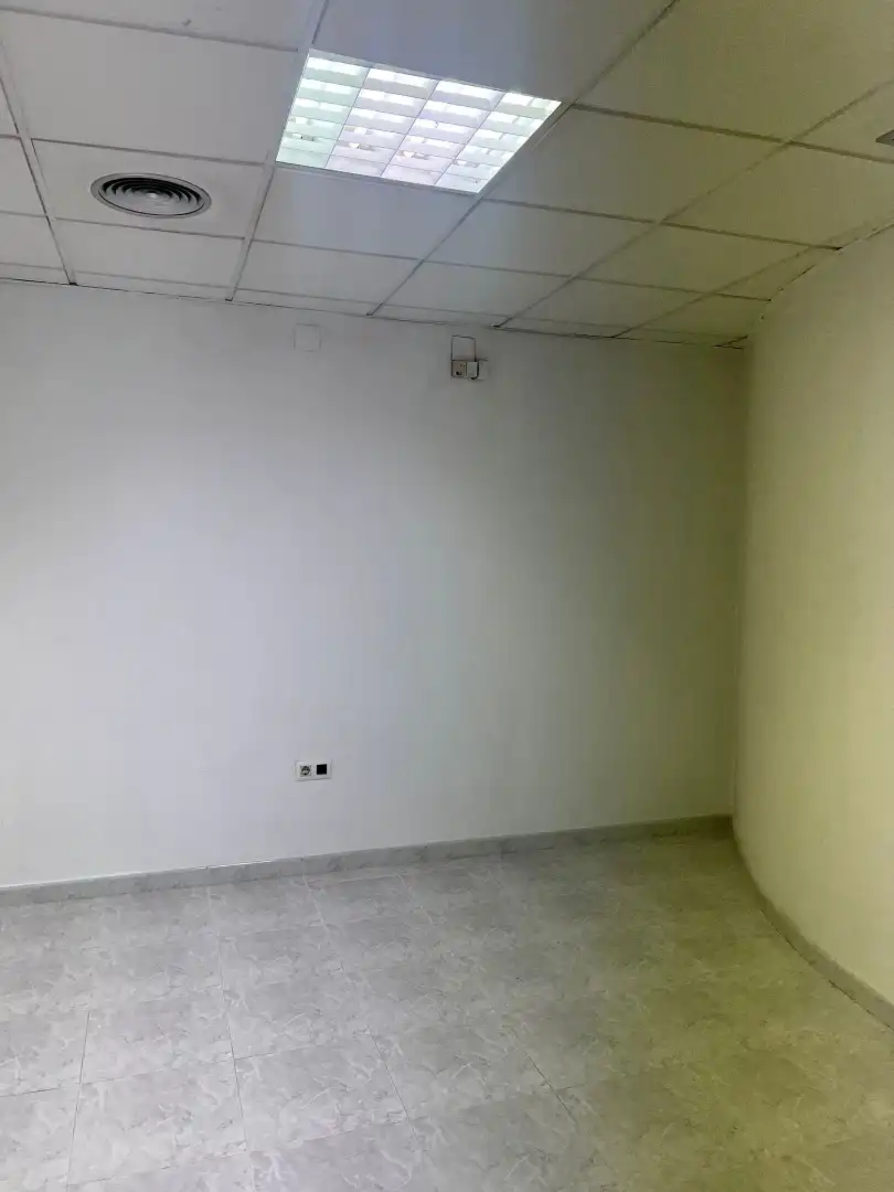 Oficina en venda en Sevilla amb Aire condicionat
