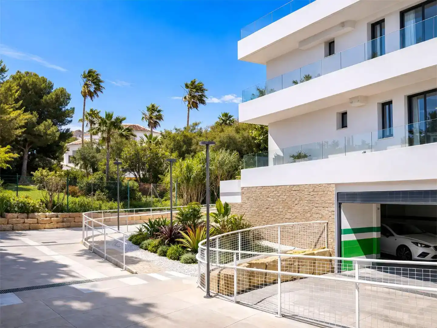 Vista exterior de Pis en venda en Estepona amb Aire condicionat