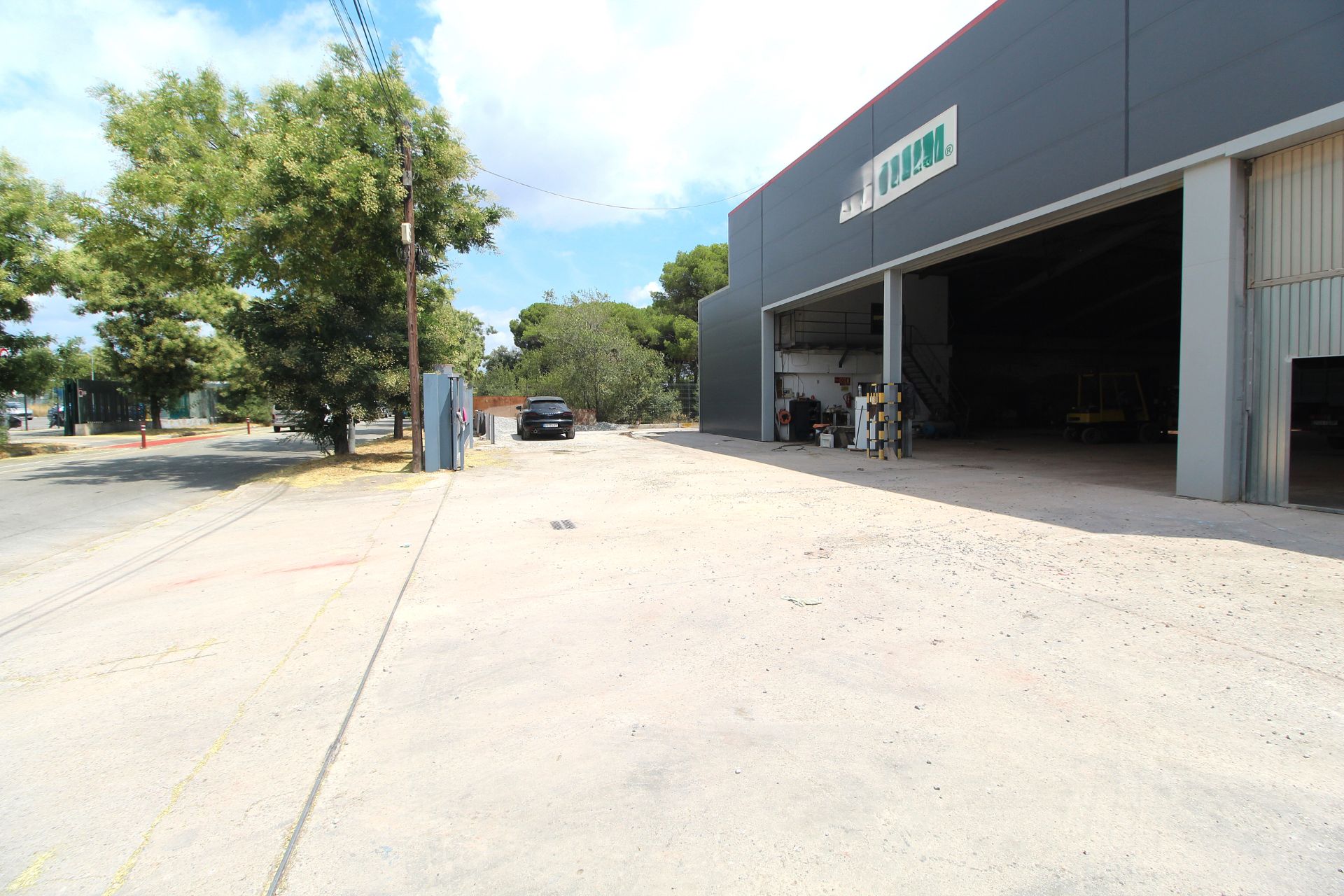 Vista exterior de Nau industrial en venda en Mollet del Vallès amb Calefacció