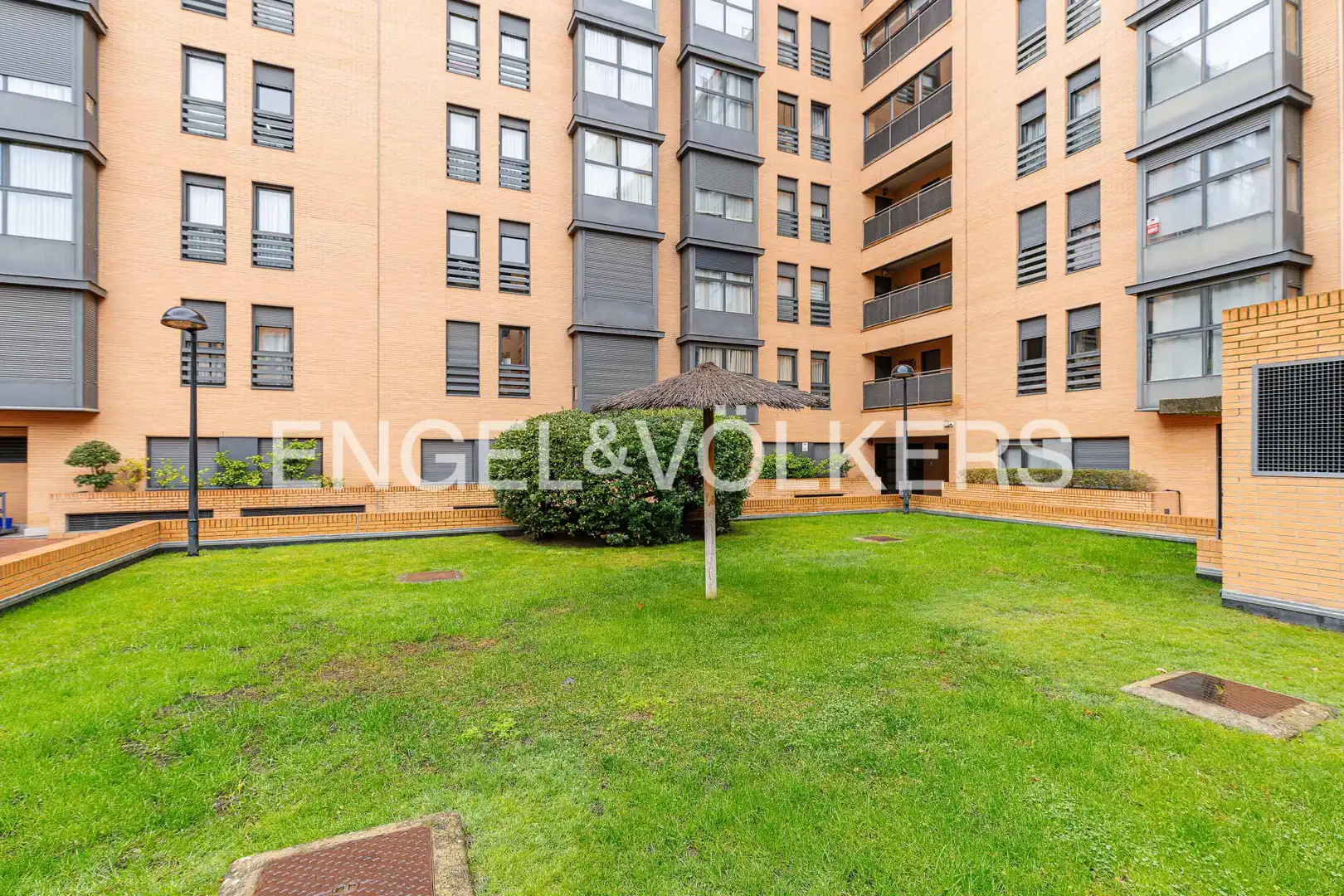 Vista exterior de Piso en venta en Madrid con Aire acondicionado, Calefacción y Trastero