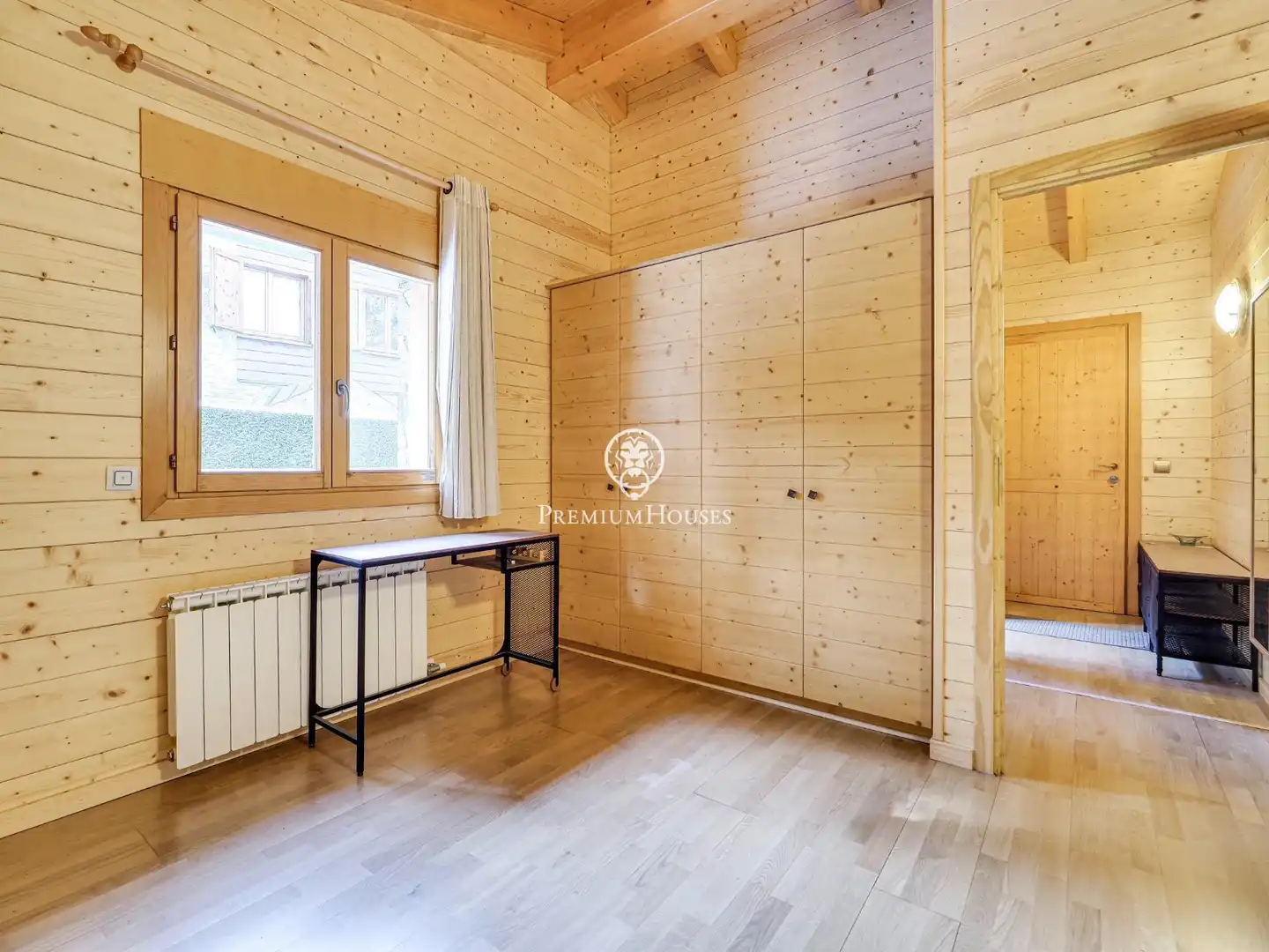 Dormitori de Casa o xalet en venda en Alp amb Calefacció, Jardí privat i Parquet