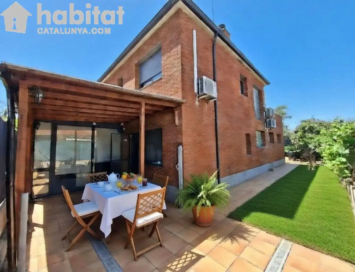 Vista exterior de Casa o xalet en venda en Masquefa amb Aire condicionat, Calefacció i Jardí privat
