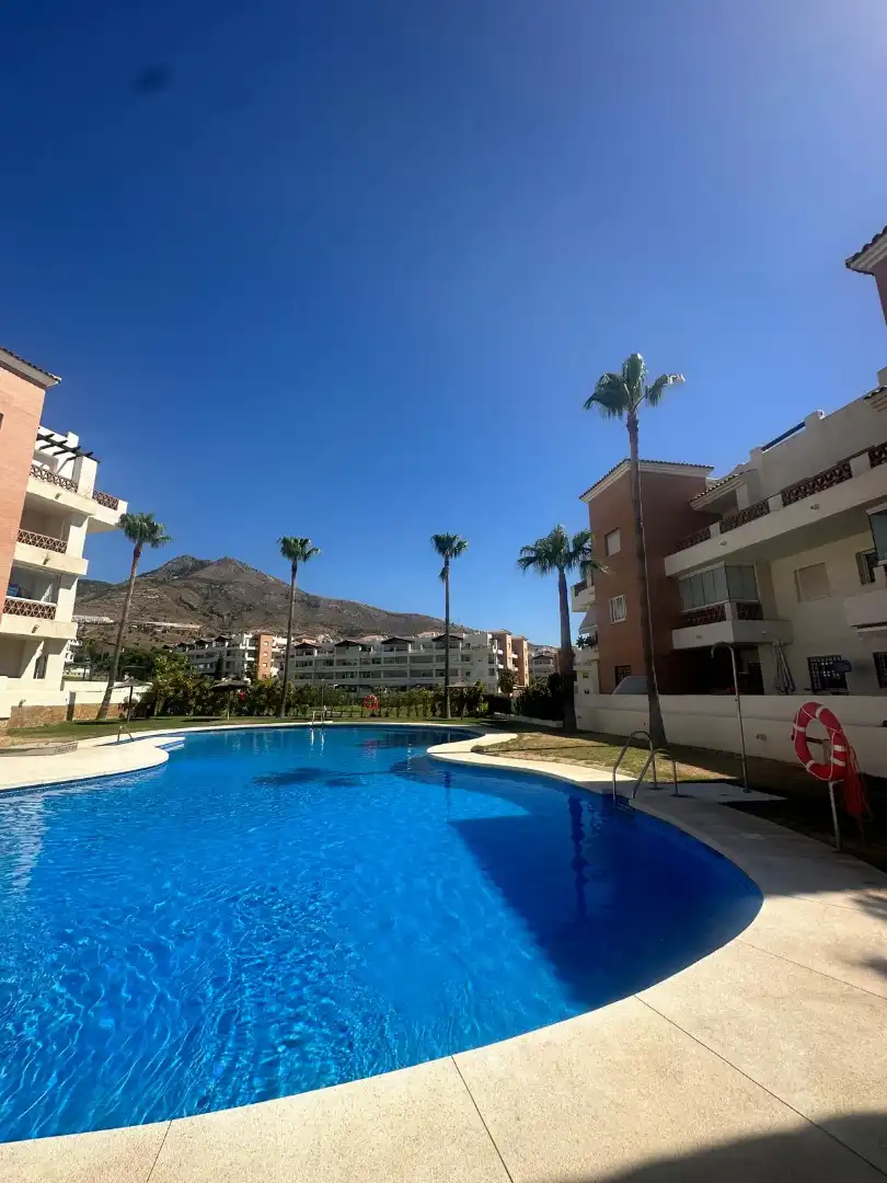 Vista exterior de Pis de lloguer en Benalmádena amb Terrassa, Moblat i Forn