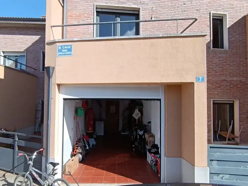 Aparcament de Casa adosada en venda en Arcos amb Aire condicionat, Calefacció i Jardí privat