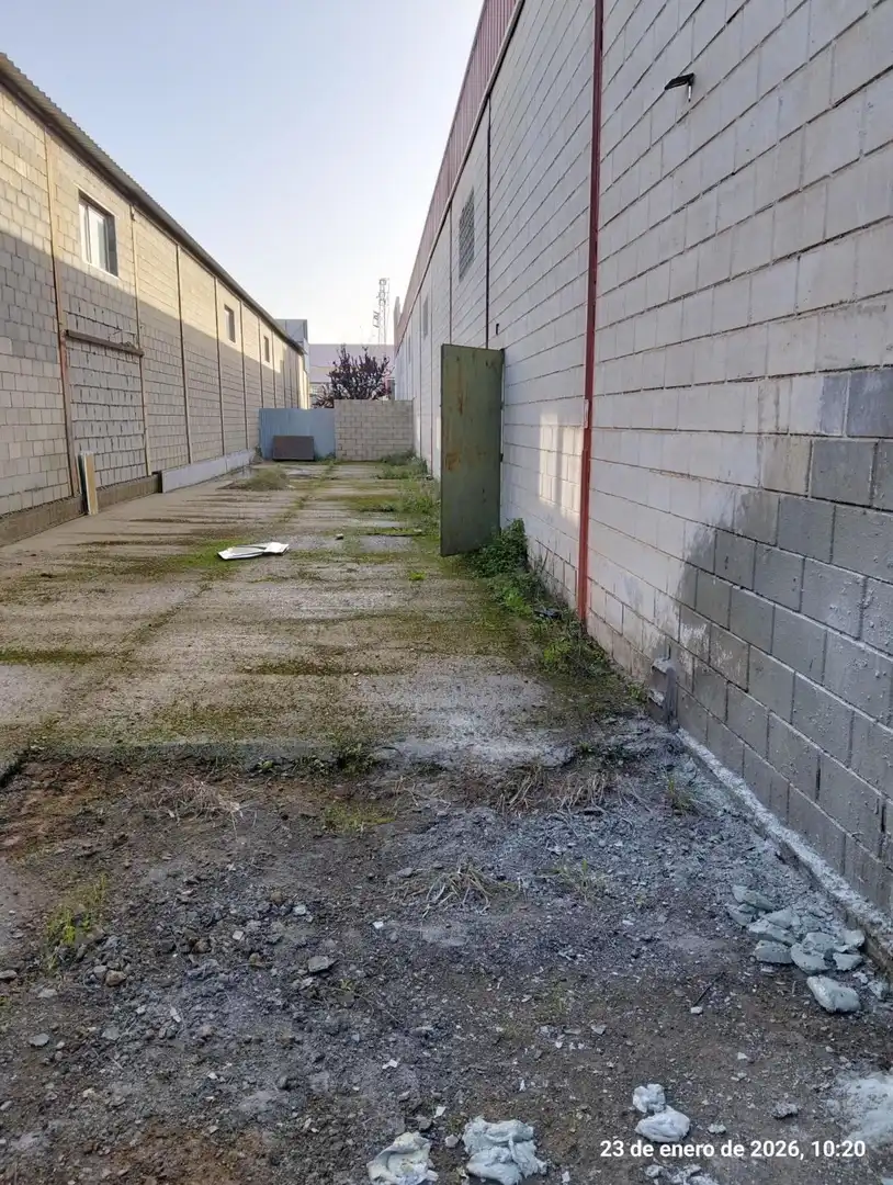 Vista exterior de Nau industrial en venda en Alcalá de Guadaira