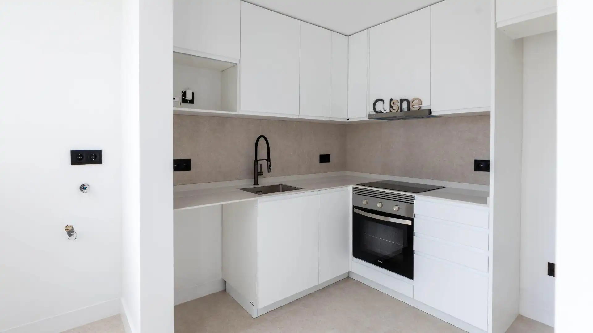 Cocina de Piso en venta en L'Hospitalet de Llobregat con Calefacción, Parquet y Terraza
