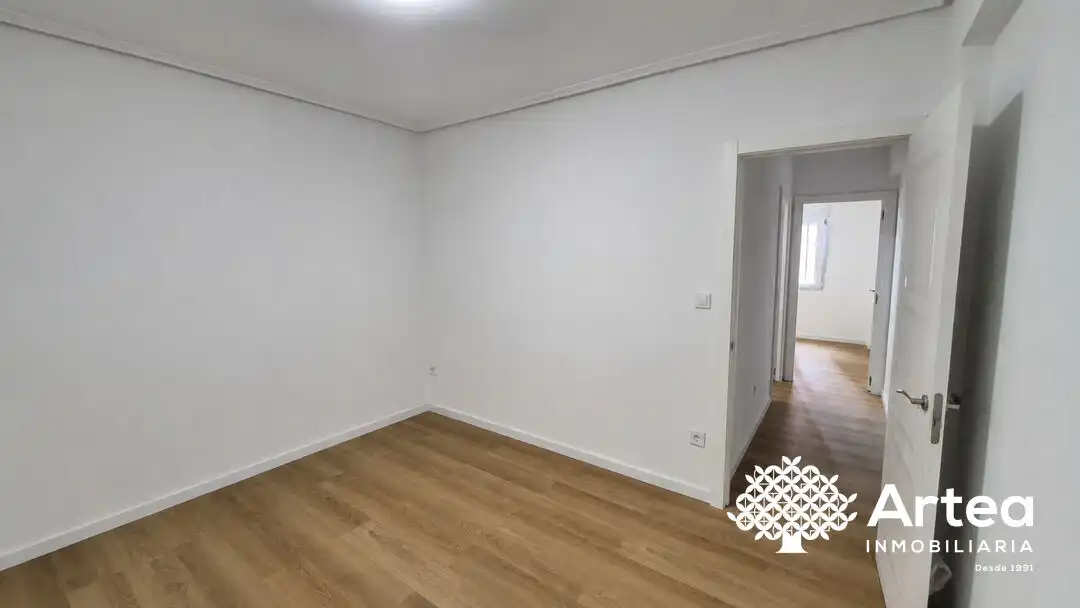 Dormitori de Pis en venda en Bilbao  amb Jardí privat i Balcó