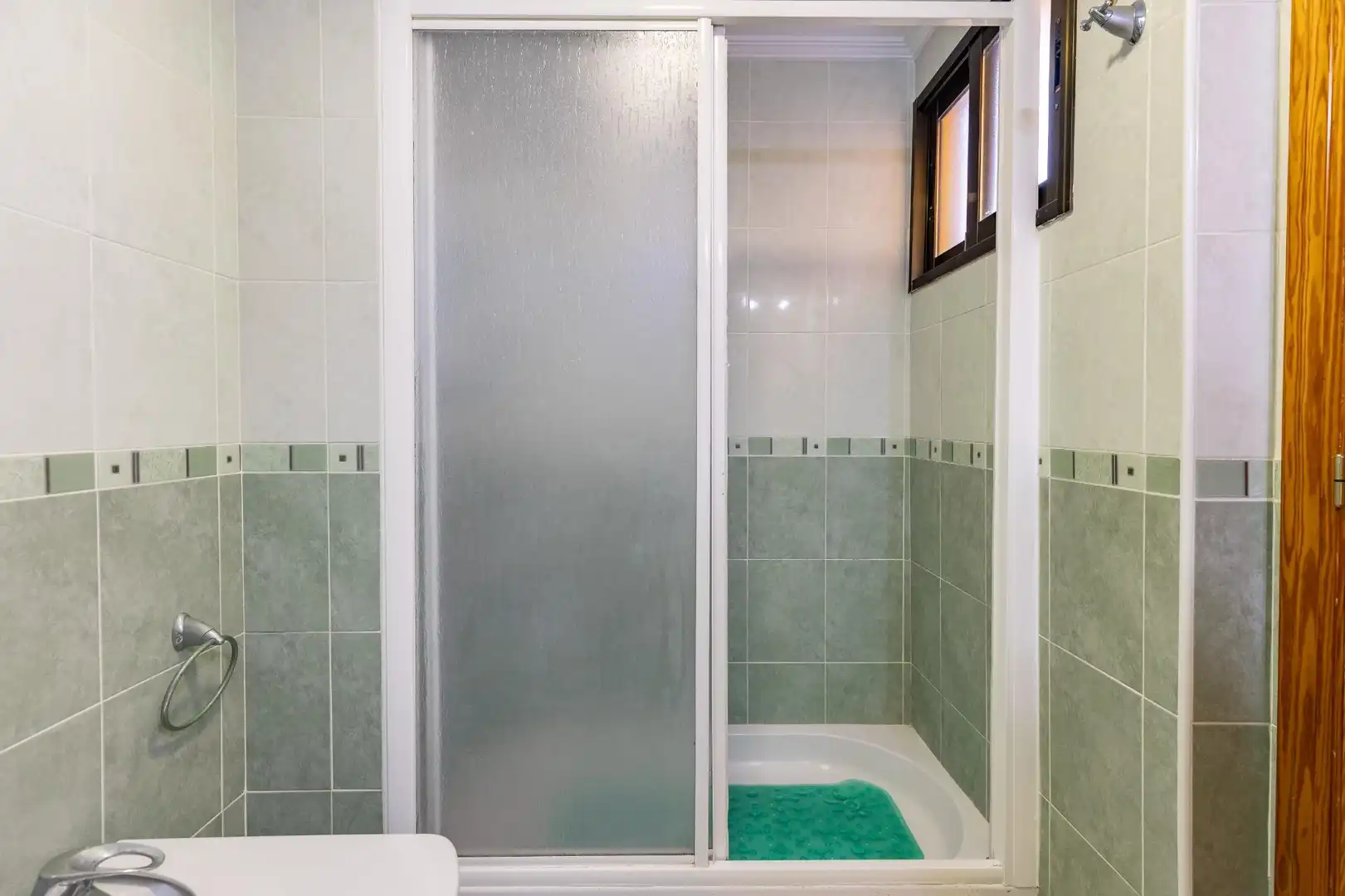 Baño de Ático en venta en Tavernes de la Valldigna con Terraza, Trastero y Amueblado