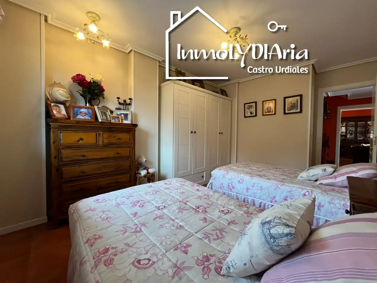 Habitación de Casa o chalet en venta en Castro-Urdiales con Calefacción, Jardín privado y Parquet