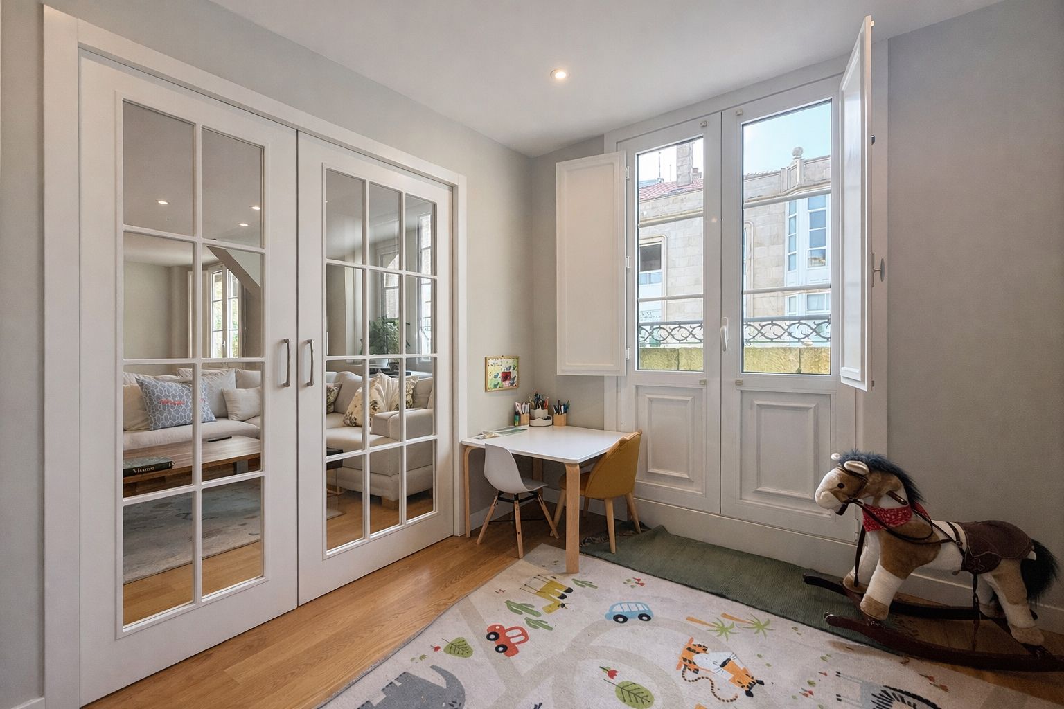 Schlafzimmer von Dachboden zum Verkauf in Vigo  mit Heizung, Parkett und Terrasse