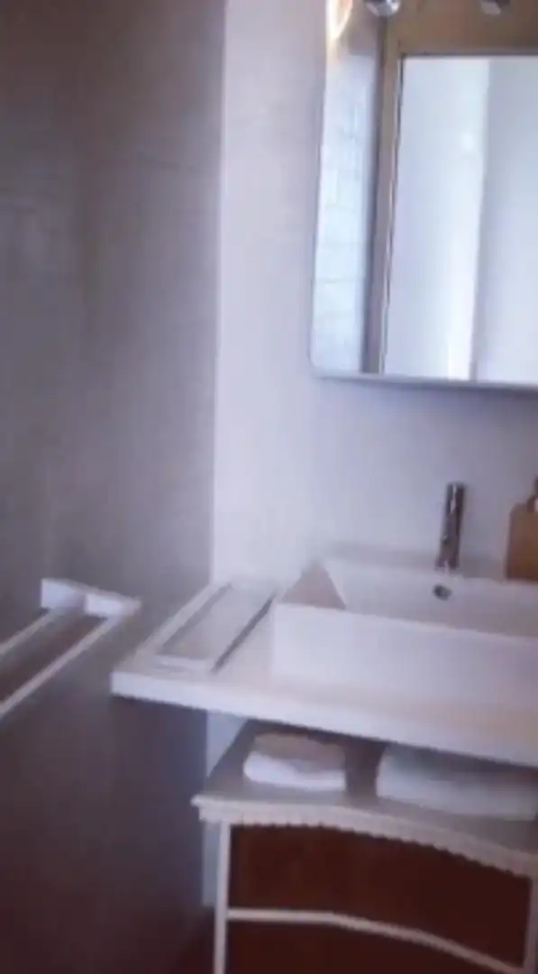 Badezimmer von Wohnung zur Miete in  Madrid Capital mit Balkon