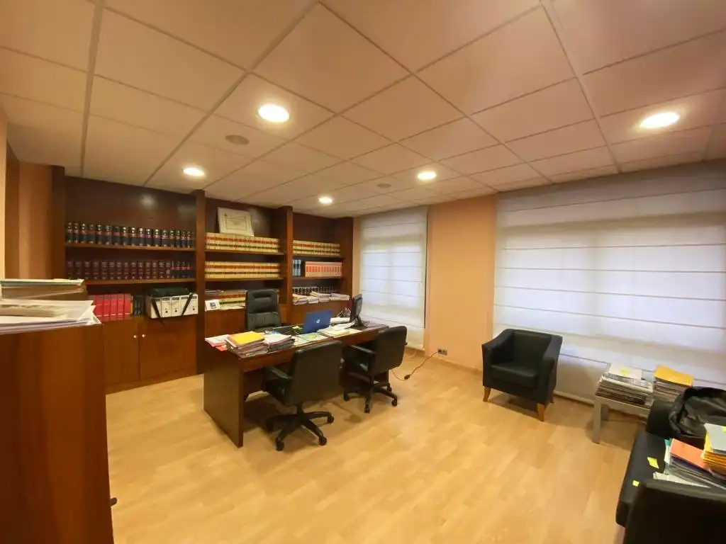 Oficina en venda a Centro