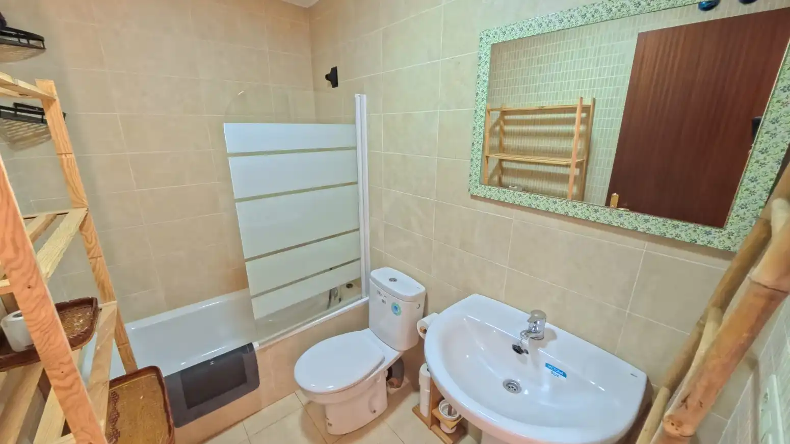 Badezimmer von Wohnung zum Verkauf in Nalda mit Heizung, Privatgarten und Parkett