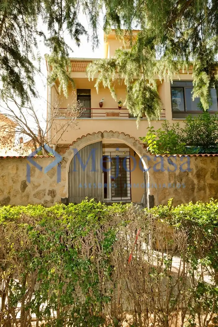 Casa adosada en venta en Calle Aldea del Fresno, Perales del Río