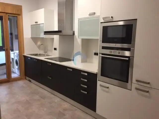 Küche von Wohnung zur Miete in Vigo  mit Heizung, Parkett und Abstellraum
