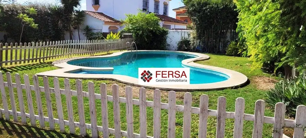 Chalet con piscina en alquiler en Ctra Sanlúcar - Cuatro Pinos