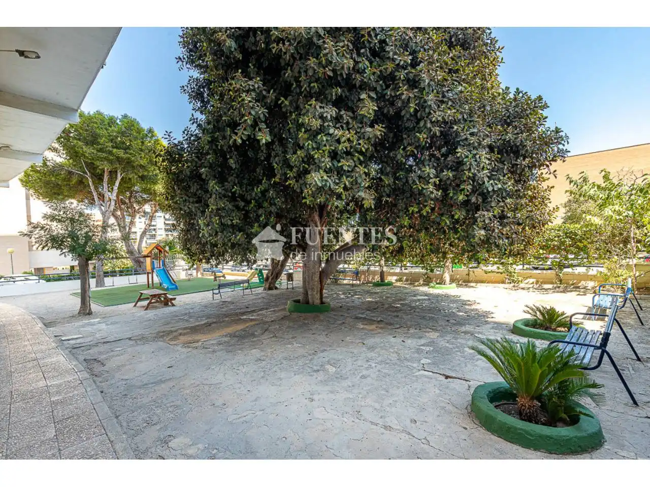 Exterior view of Flat for sale in Alicante / Alacant  with Furnished, Balcony and Alarm