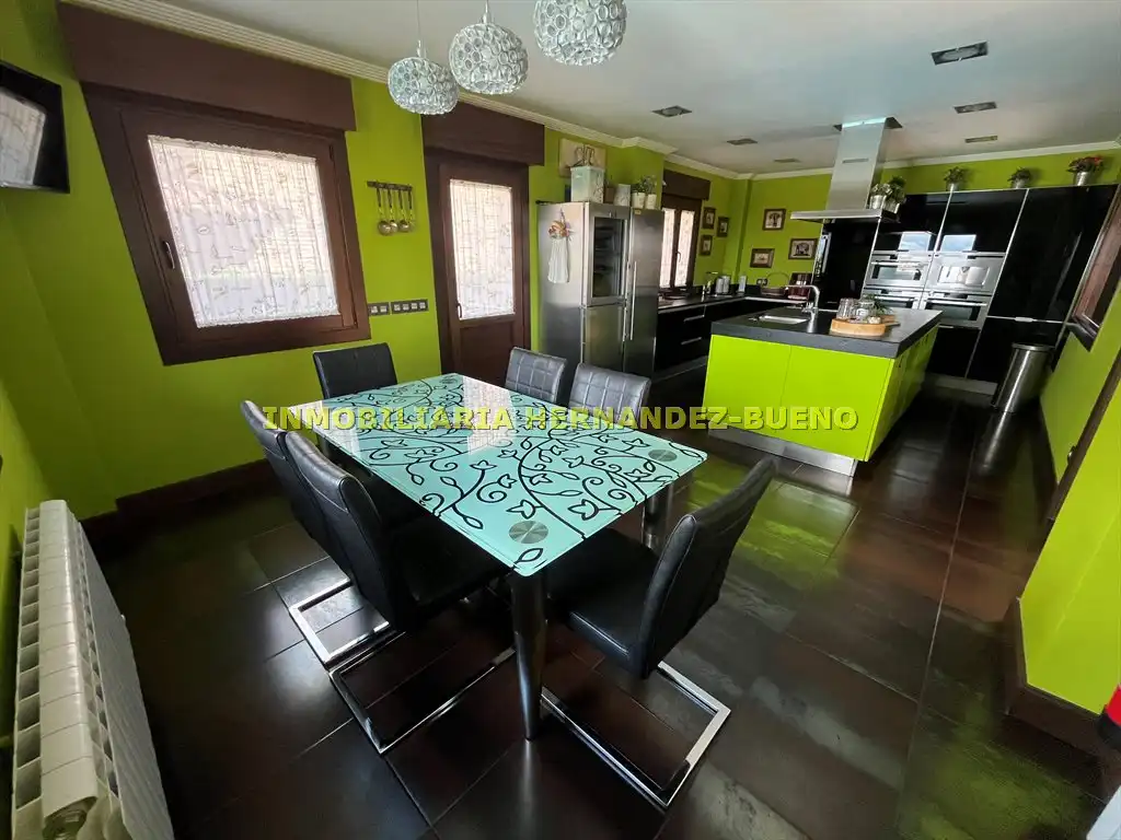 Comedor de Casa o chalet en venta en Carbajosa de la Sagrada con Aire acondicionado, Calefacción y Jardín privado