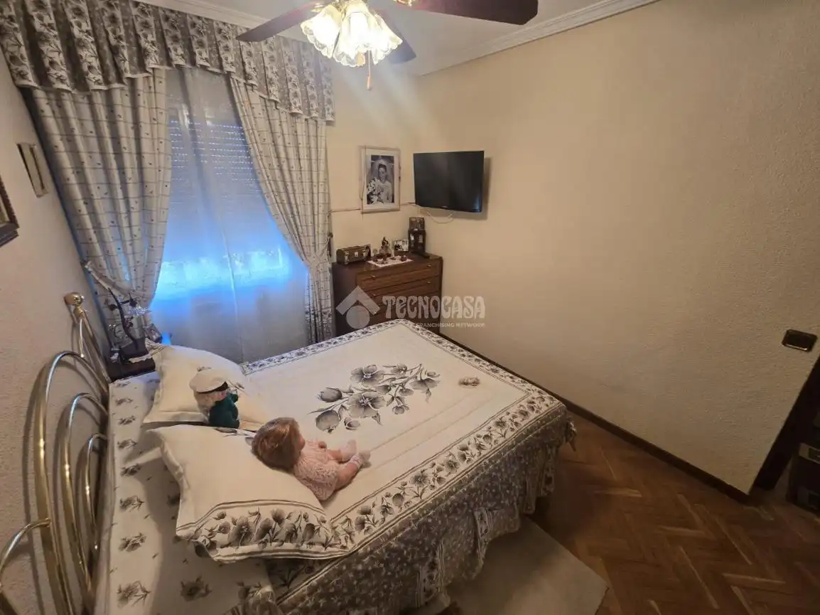 Habitación de Piso en venta en Madrid con Calefacción, Parquet y Piscina comunitaria