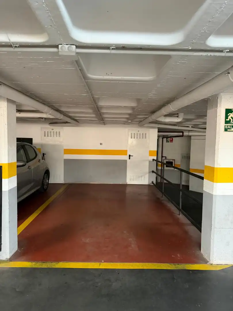 Aparcament de Pis en venda en Algeciras amb Aire condicionat i Terrassa
