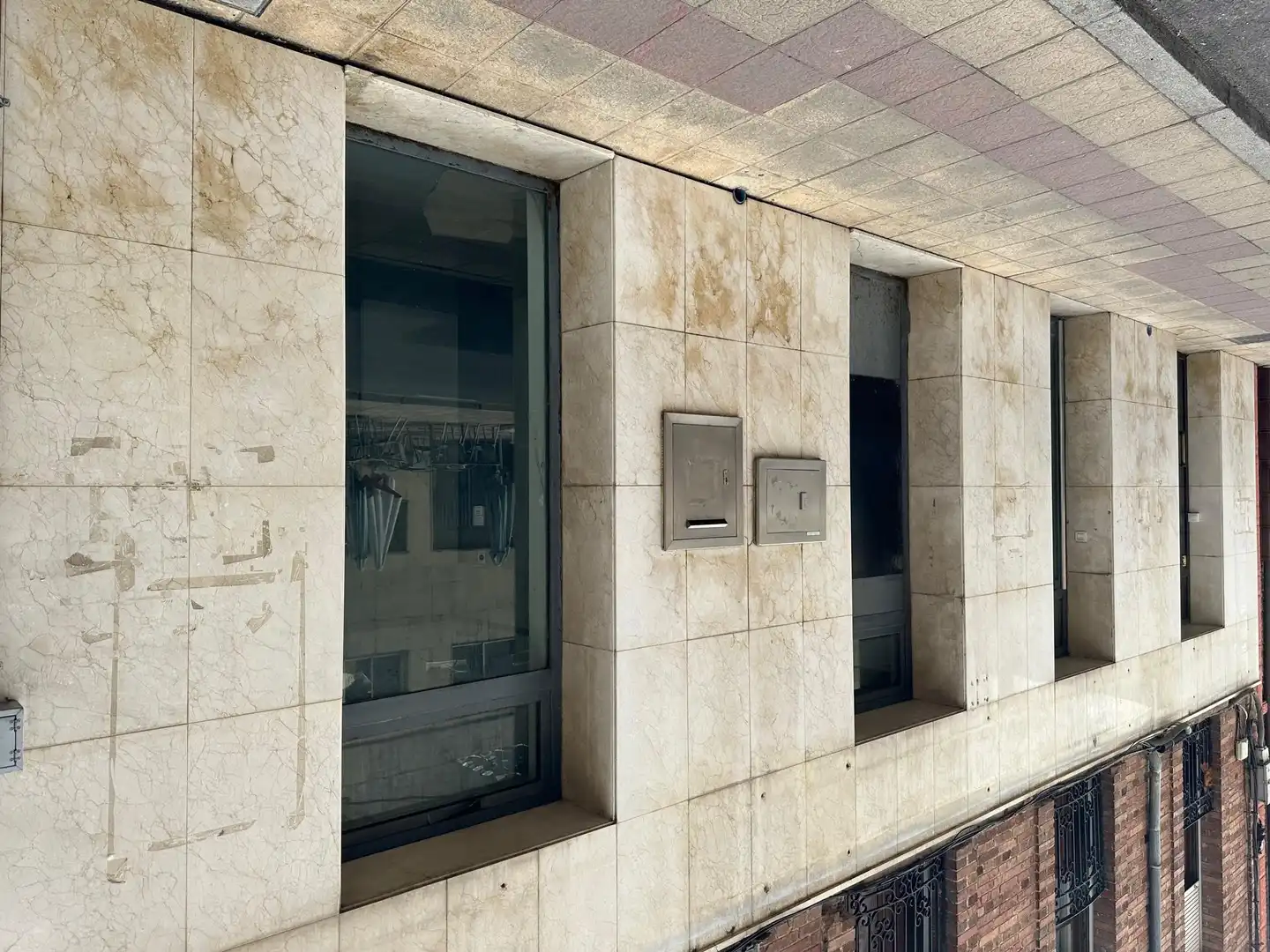 Vista exterior de Local en venta en Cistierna