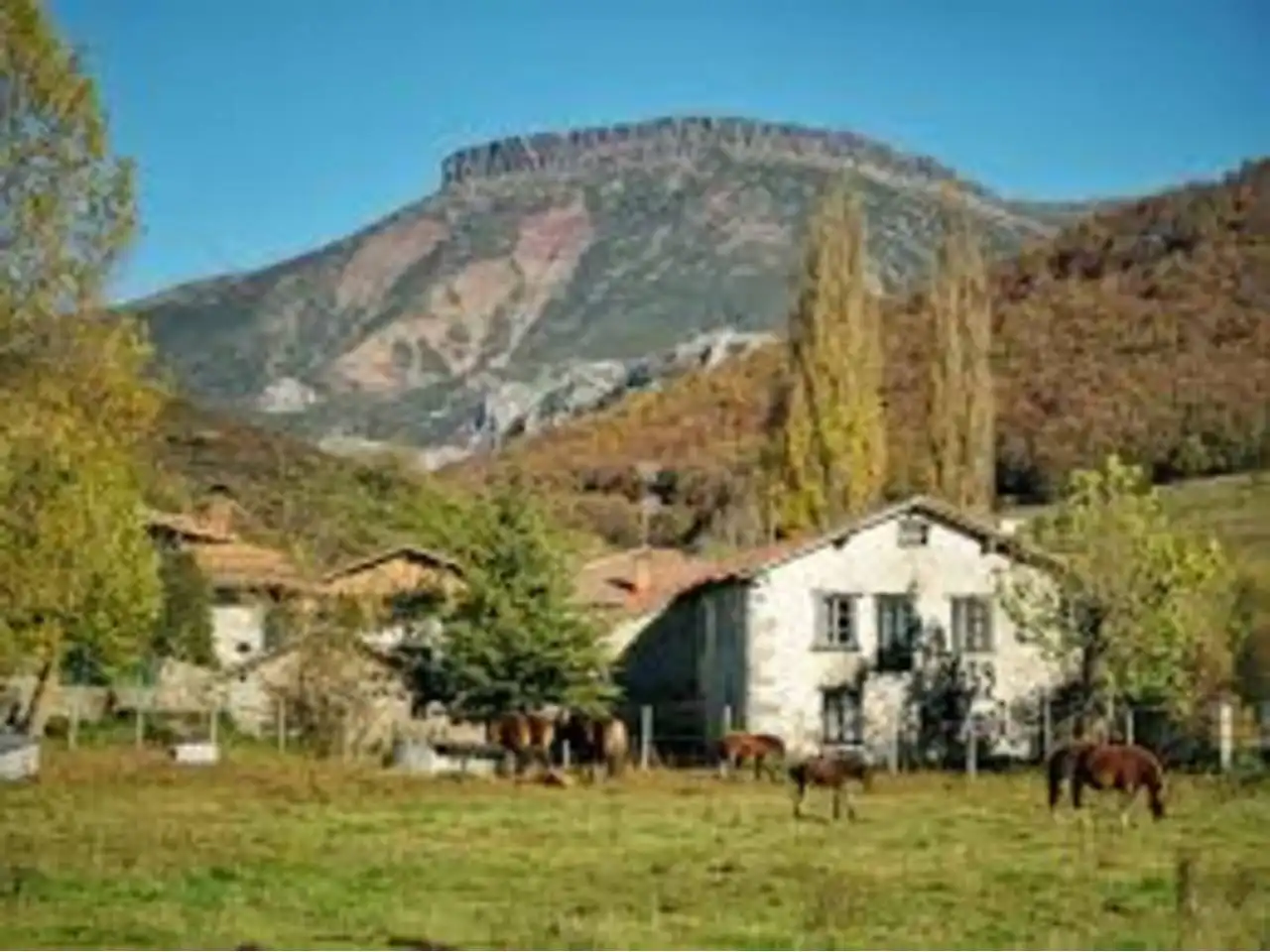 Vista exterior de Residencial en venda en La Pernía  