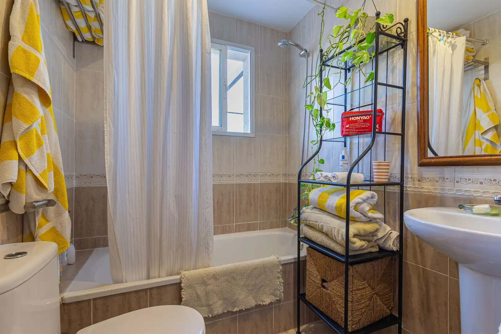 Baño de Ático de alquiler en Almuñécar con Aire acondicionado, Terraza y Amueblado